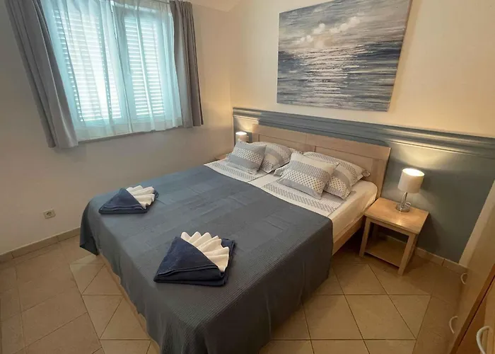 In Okrug Gornji With Two-bedrooms 2 公寓